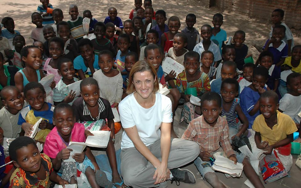 Malawi: Ninja Charbonneau mit Kindergruppe