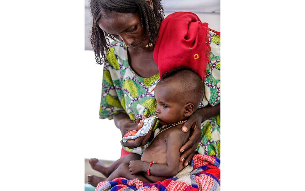 Hungersnot: Mariam füttert ihre einjährige Tochter