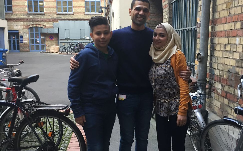 Harry und Ahmed - Ahmed mit Bruder und dessen Freundin