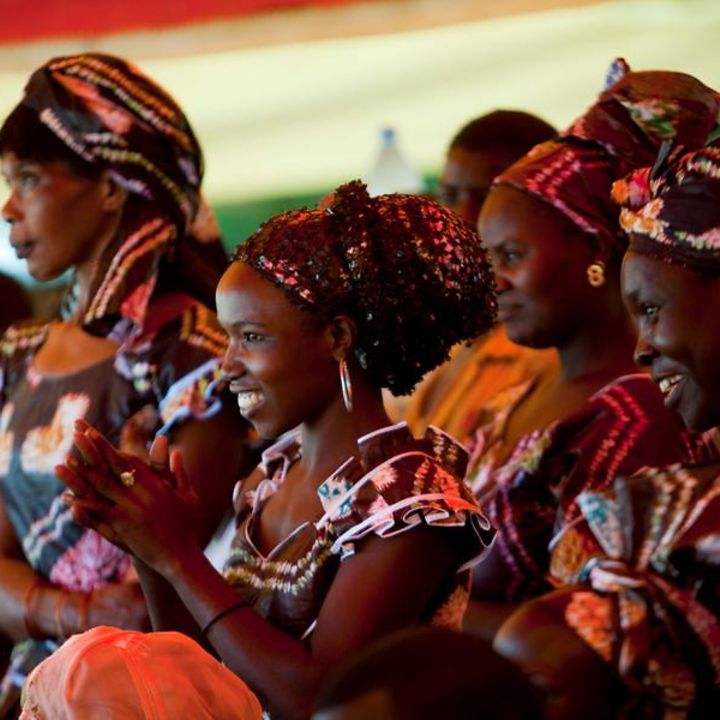 Gegen Mädchenbeschneidung im Senegal: Bei einer TOSTAN-Veranstaltung