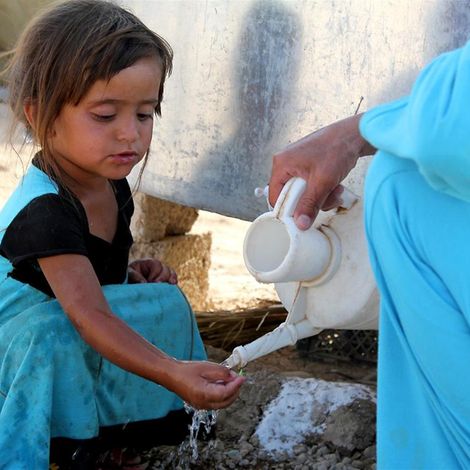 Hilfe für die Kinder in Syrien: Trinkwasser im Flüchtlingscamp. © UNICEF/Abdulmunem