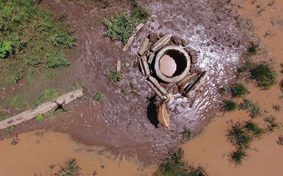 Malawi: Eine Luftaufnhame von einem Brunnen