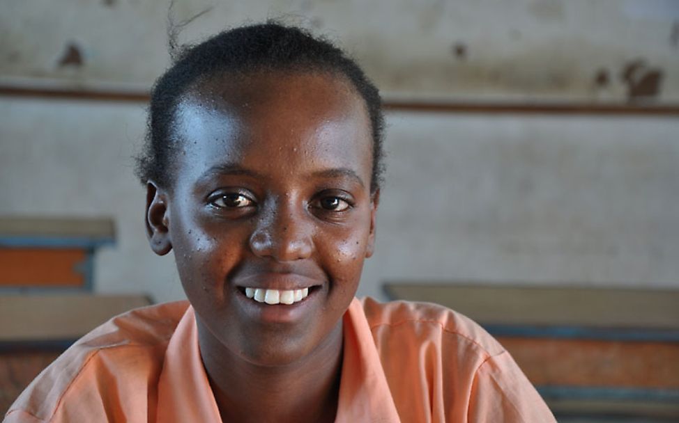 Kenia: Die 14-jährige Rahama reist 300 km zur Schule