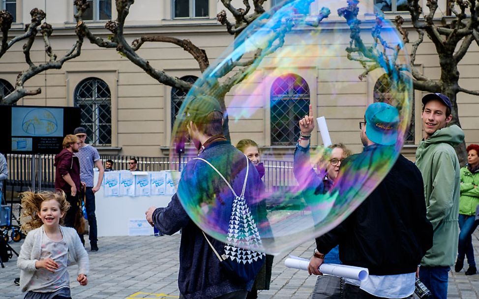Be Kind- Sei Kind: Riesenseifenblasen