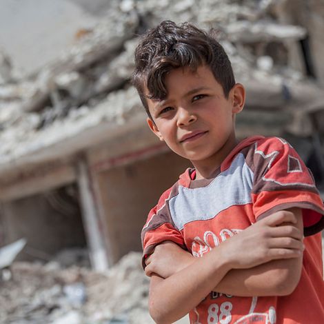 Syrien-Krieg: Syrischer Junge im zerstörten Aleppo