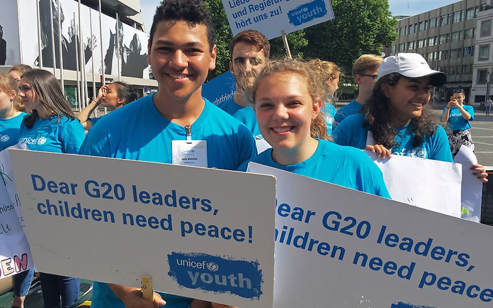 HSG Bochum: Mit Plakaten beim G20-Gipfel