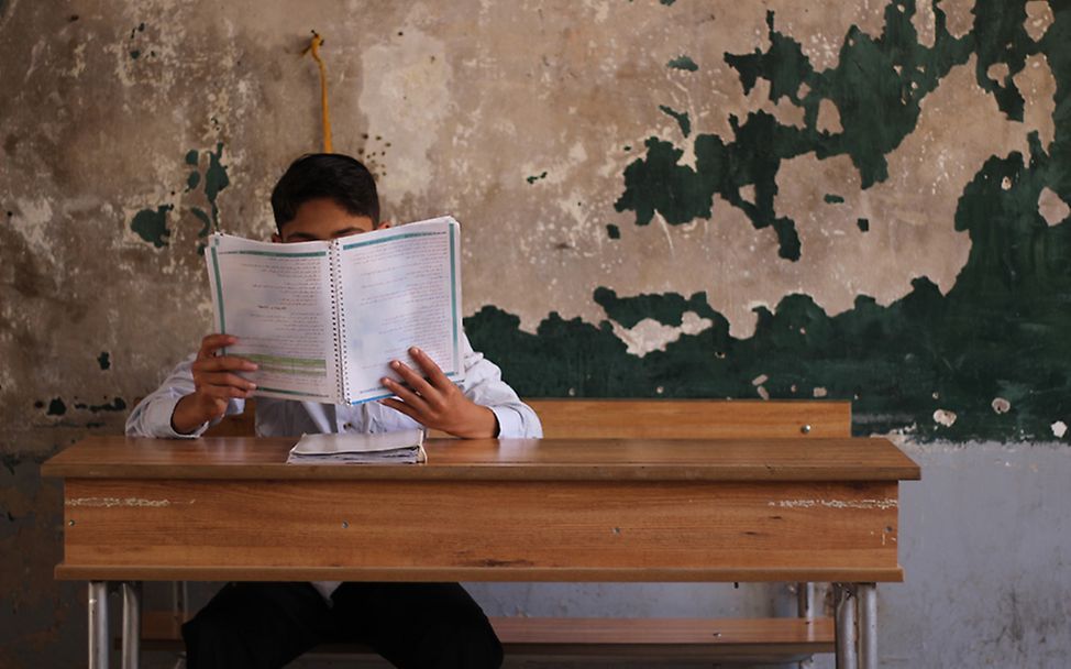 Syrien - Bildung trotz Krieg: Saleh lernt auch unter schweren Umständen.