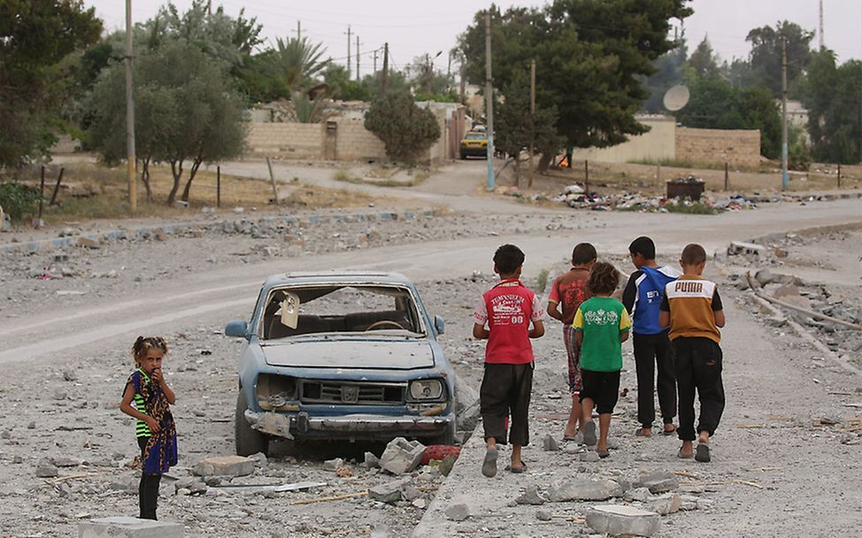 Rakka in Syrien: Kinder in der zerstörten Stadt Al-Tabqa