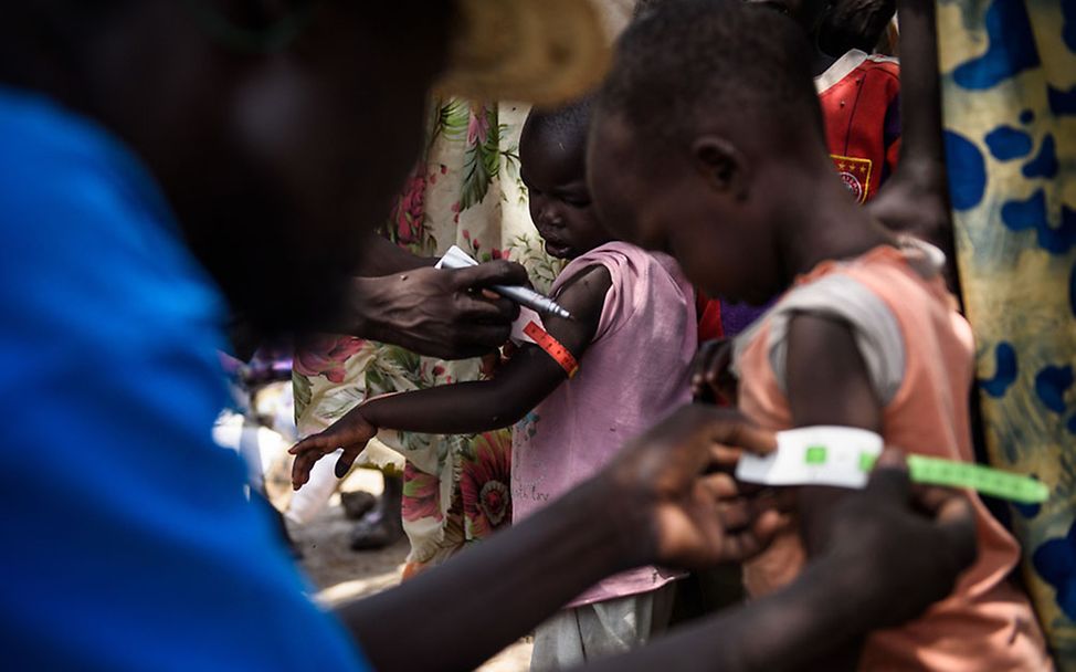 Südsudan: Die Kinder werden auf Mangelernährung untersucht
