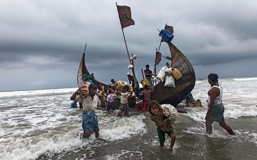 Rohingya: Die Boote der Rohingya sehen wie kleine Wikinger-Schiffe aus