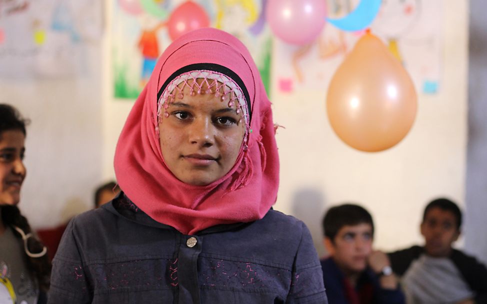 Syrien: Fatima wohnt nun in der Notunterkunft Jibreen außerhalb von Aleppo