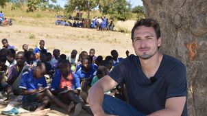 Mats Hummels besucht Malawi.