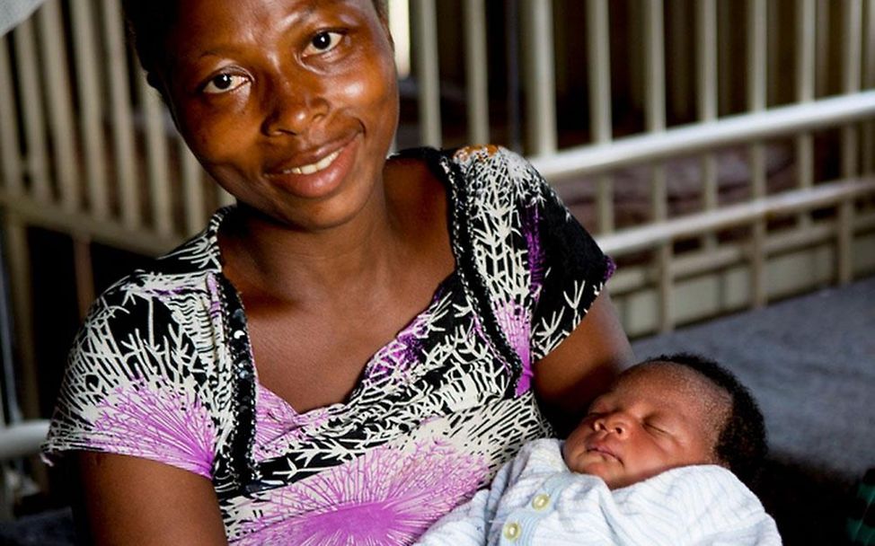 Sierra Leone: Mutter mit Baby, Sichere Geburt