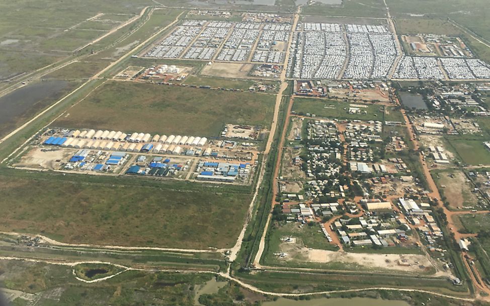 Südsudan: Ein Bild der Stadt Malakal von oben. Man erkennt die Container der Hilfsorganisationen