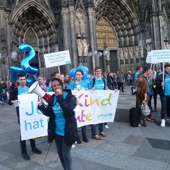 Kinder und Jugendliche in Köln feiern den 25. Geburtstag der Kinderrechte
