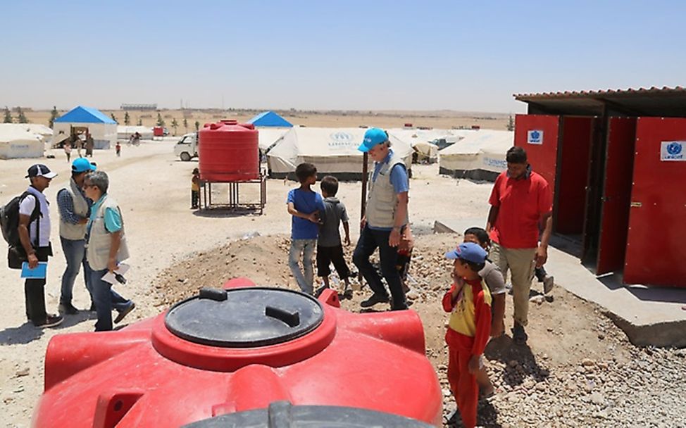 Wassertanks von UNICEF im Flüchtlingscamp Ain Issa © UNICEF