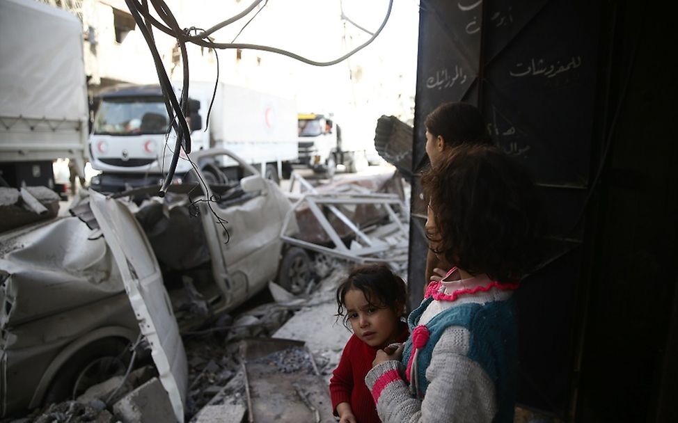 Zum ersten Mal seit November erreichen Hilfslieferungen Duma in Ost-Ghouta.
