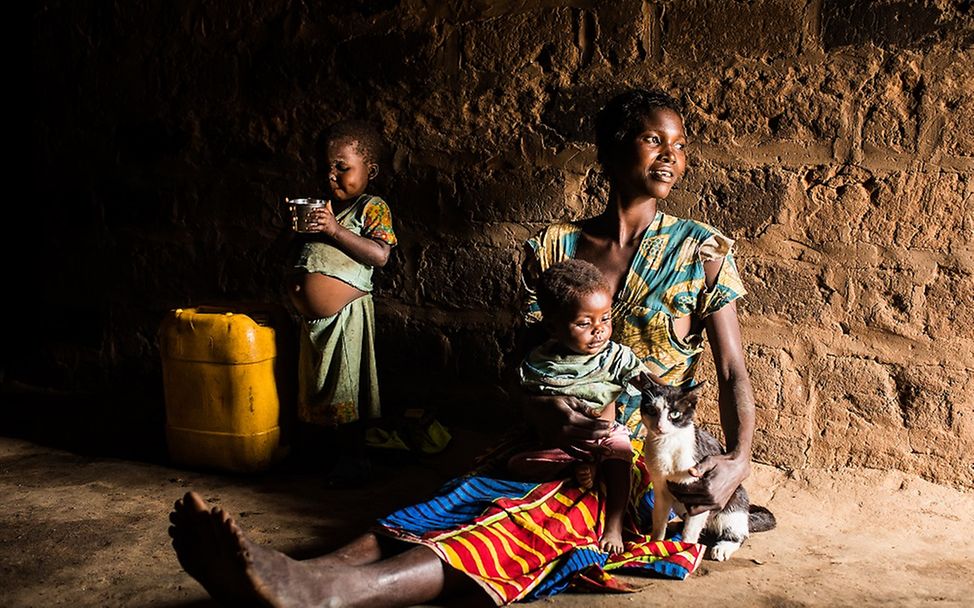 Kongo: Mutter Kamini und ihre Kinder