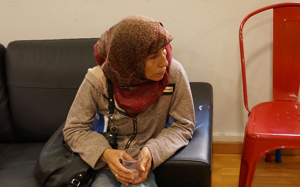 Moona ist aus Aleppo geflohen und wartet darauf, ihre Familie wiederzusehen.