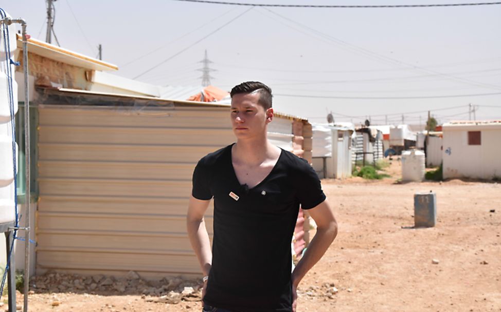 Julian Draxler in Jordanien: Der Fußballprofi mitten im Flüchtlingscamp Za'atari