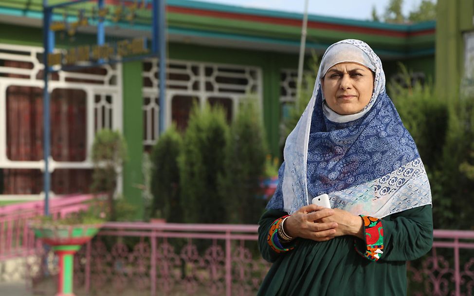 Jalalabad Stadt: Die Schulleiterin der Bibi Hawa Schule Saif