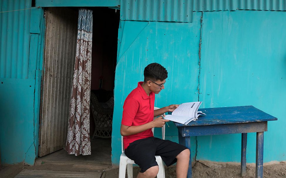 Honduras: Eric lernt fleißig