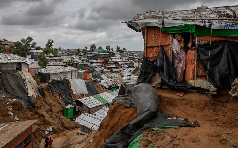 Rohingya in Bangladesch: Notdürftige Hütte im Flüchtlingscamp