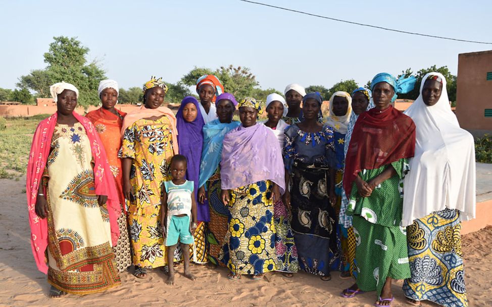 Hygiene: Ein Bürgerkomitee in Niger klärt andere Dorfbewohner auf.