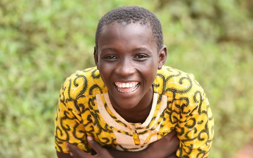Elfenbeinküste: Ein Junge mit einem Lachen im Gesicht