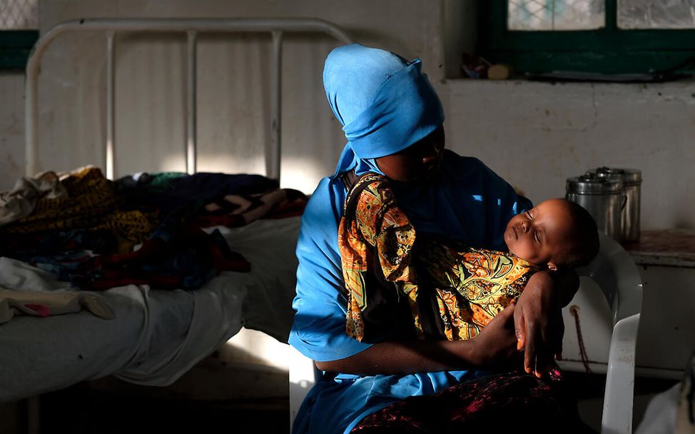Kindersterblichkeit weltweit: Ayan muss wegen lebensbedrohlicher Mangelernährung behandelt werden 