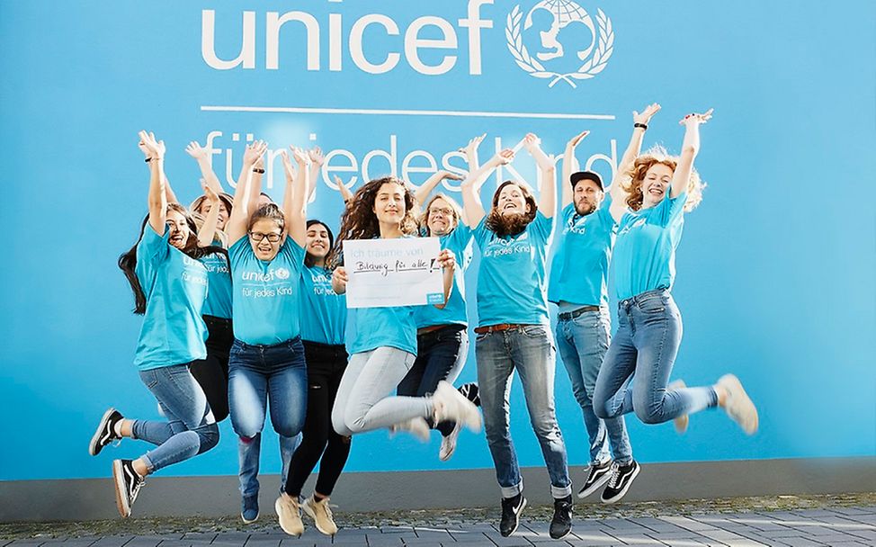 #kindheitbrauchfrieden: Auch viele Jugendliche engagieren sich für UNICEF.