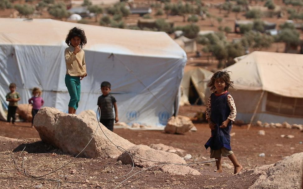 Geflüchtete Kinder in syrischem Zeltlager