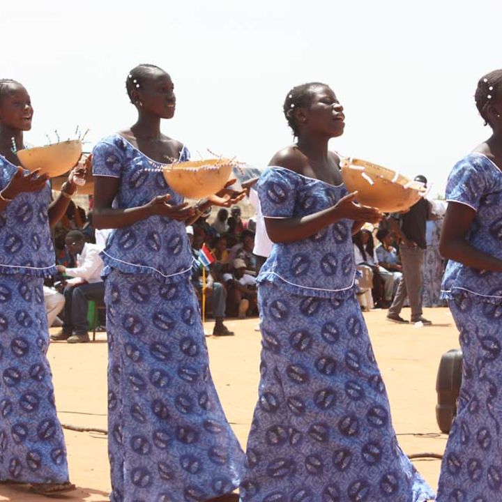 Mädchenbeschneidung in Gambia: Junge Frauen feiern das Ende einer grausamen Tradition.