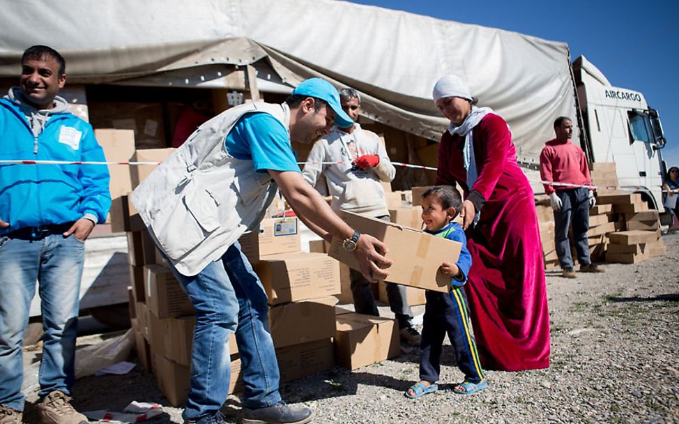 Syrien Krieg: UNICEF Helfer verteilen Hilfspakete an Flüchtlinge im Irak