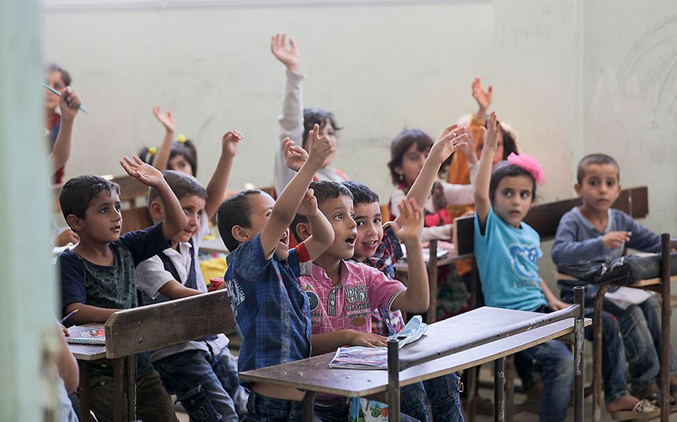 Idlib, Syrien: Die Kinder machen fleißig beim Unterricht mit.