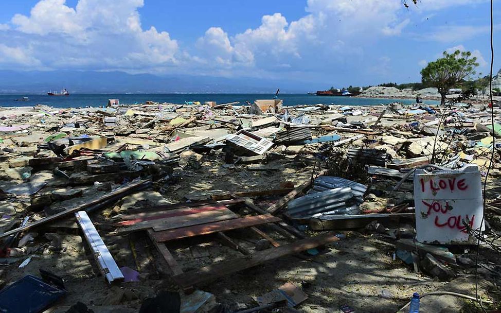 Zerstörte Häuser auf Sulawesi: Tausende Menschen sind durch das Erdbeben wohnungslos geworden. 