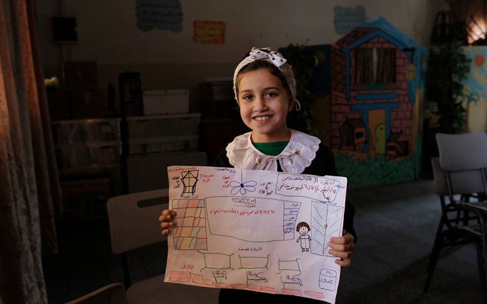 Was wünschen sich Kinder zu Weihnachten: Suha aus Palästina wünscht sich eine bunte Schule