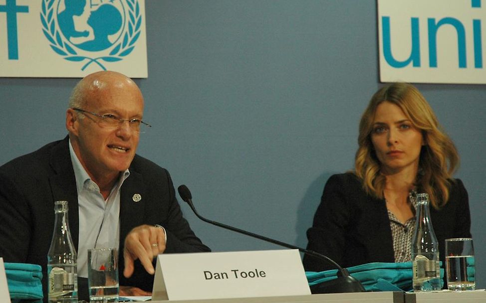 UNICEF-Report: Dan Toole und Eva Padberg | © UNICEF/Müller