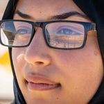 Close-Up-Aufnahme von Bodoor, die seit 2014 mit ihrer Familie im Flüchtlingslager lebt.