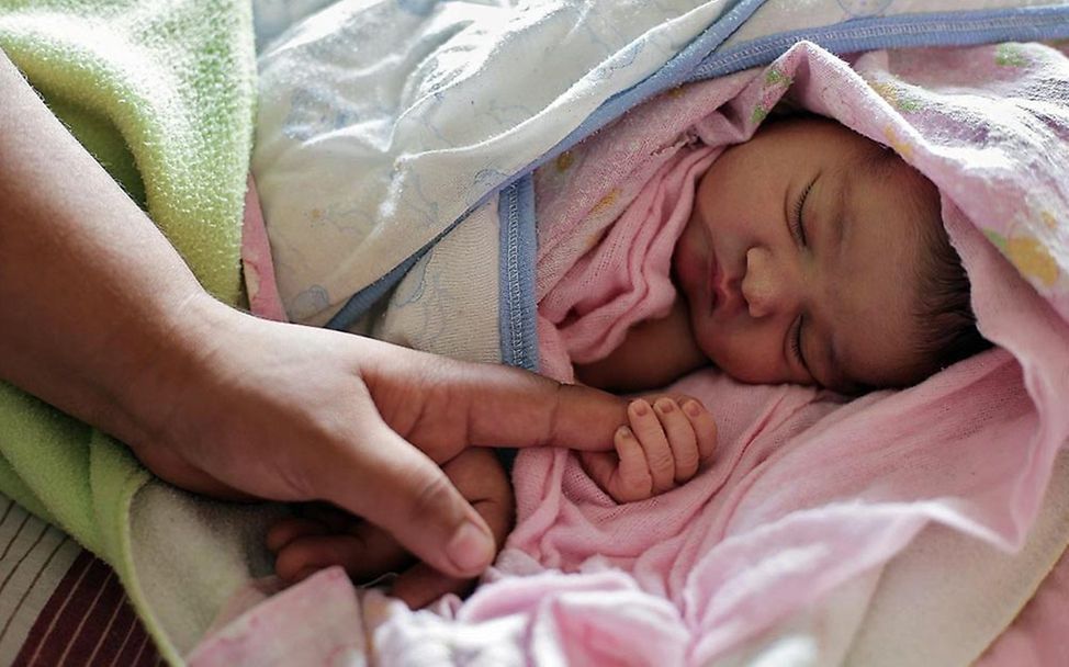 UNICEF setzt sich für schwache und unterentwickelte Babys ein. 