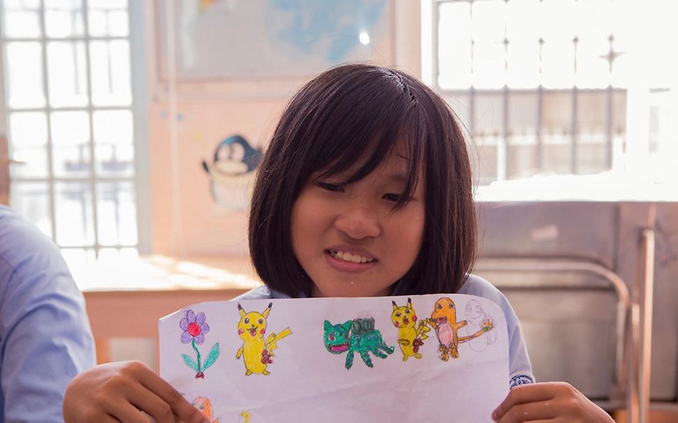 Kinder mit Behinderung in Vietnam: Dao liebt es zu malen.