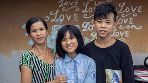 Kinder mit Behinderung in Vietnam: Dao, ihre Mutter und ihr Bruder