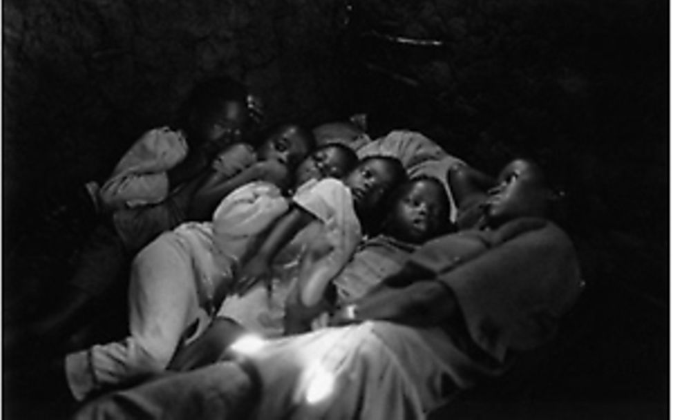 2. Preis Foto des Jahres 2000: "Aids Waisen in Sambia"