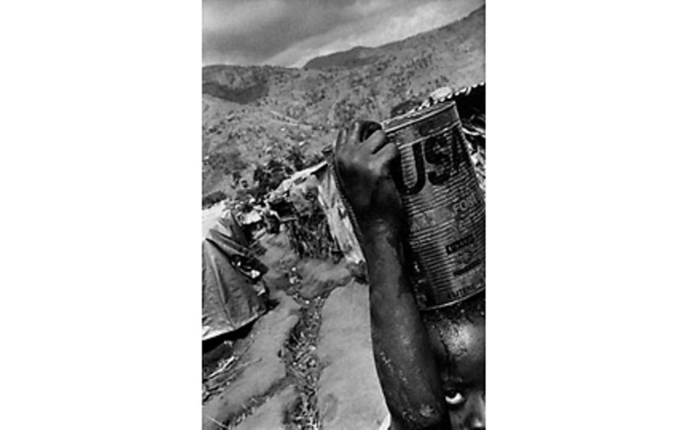 3. Preis Foto des Jahres 2002: Auffanglager, Burundi 2000
