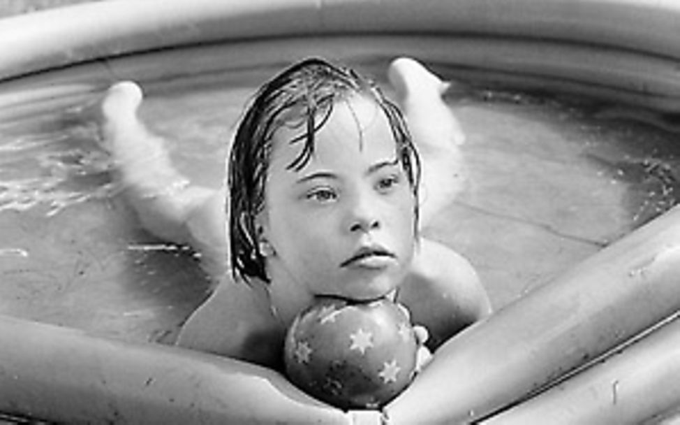 4. Preis Foto des Jahres 2002: Hanna - Lebensbilder eines Kindes