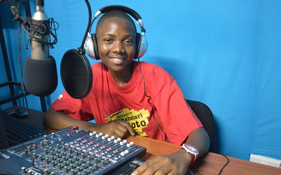 Weltmädchentag: Paulina aus Tansania im Tonstudio
