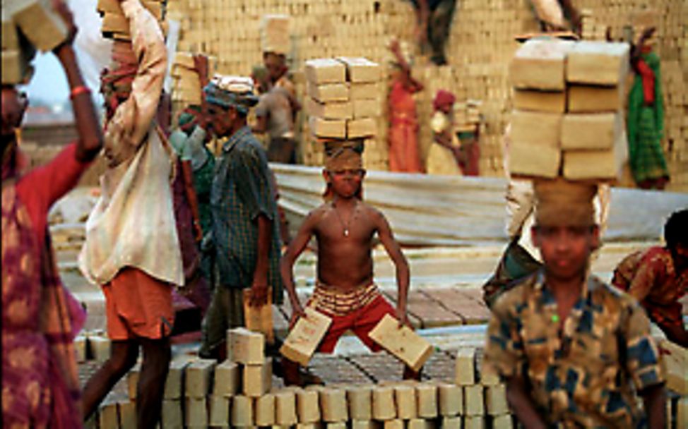 2nd Prize Photo of the Year 2007: Child Labor in Bangladesh
