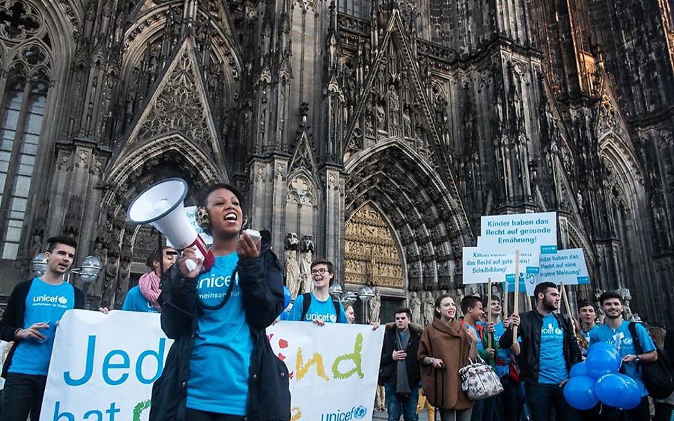 Deutschland: Jugendliche demonstrieren für ihre Rechte.