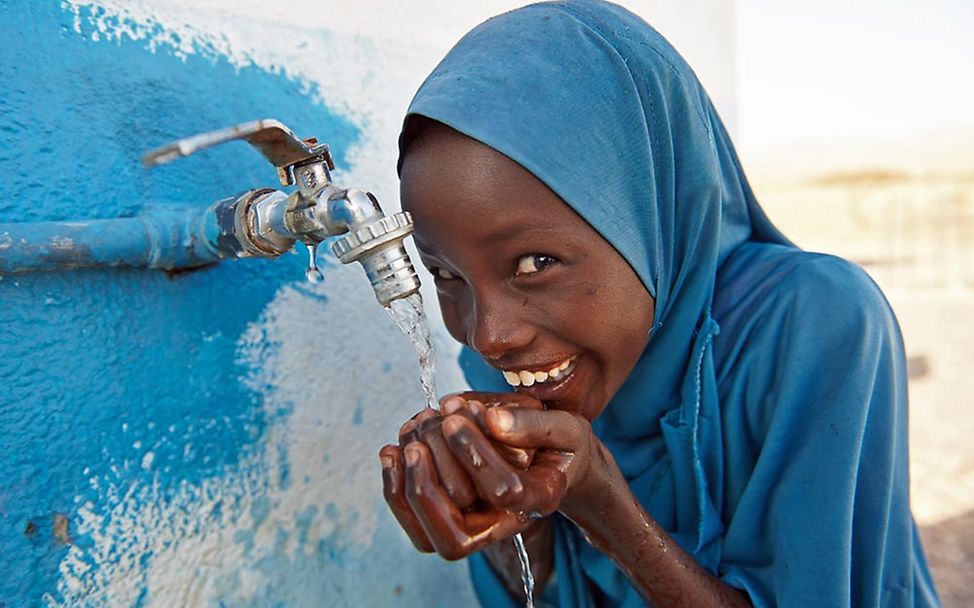 UNICEF kümmert sich um sauberes Trinkwasser für Kinder. 
