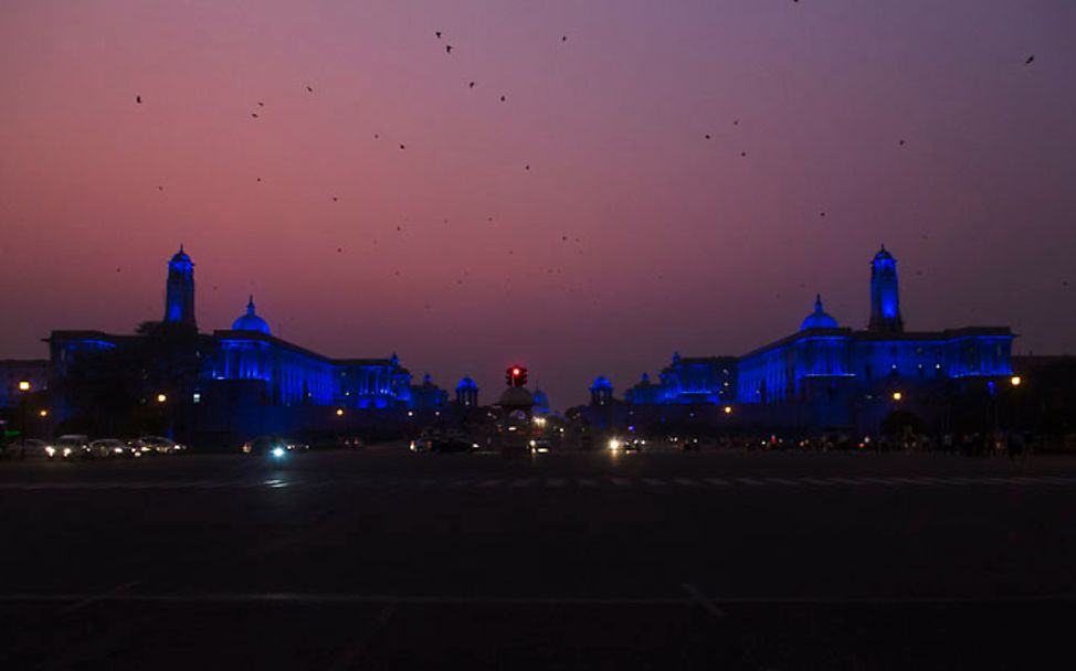 Der Rashtrapati Bhavan in Indien erstrahlt ebenfalls blau.